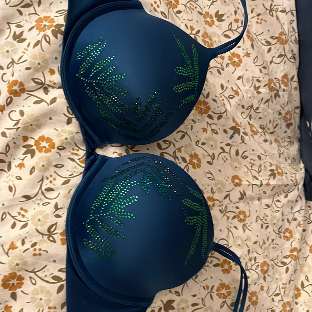 VICTORIA'S SECRET VERY SEXY PUSH-UP BRA size 32 D bluish with rhinestones